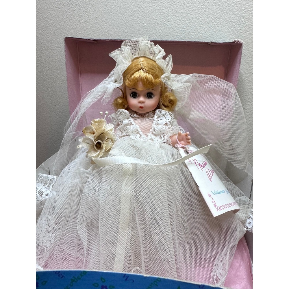 Madame Alexander‎ Bride Doll 325 Vintage Wedding Dress Boxed